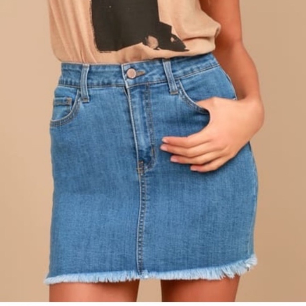 Lulus O2 denim skirt medium wash.